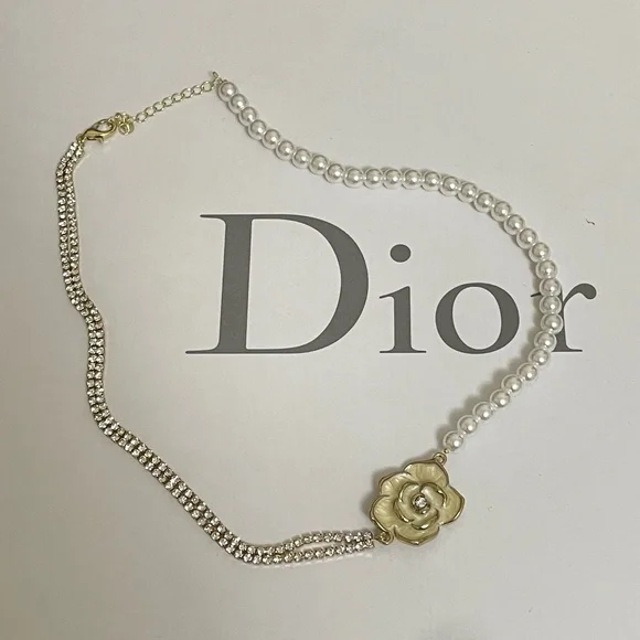 Gorgeous Camellia Pearl Asymmetrical Choker Necklace Wedding Jewelry - Picture 3 of 3